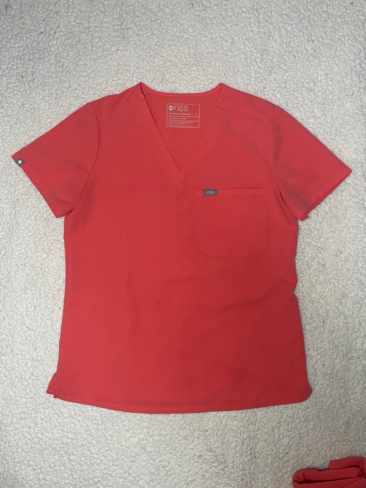 FIGS Women's S Kade Cargo Scrub Pants And Top Coral SET T21004