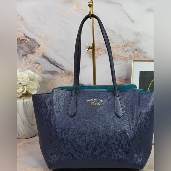 Gucci pebbled swing tote bag blue