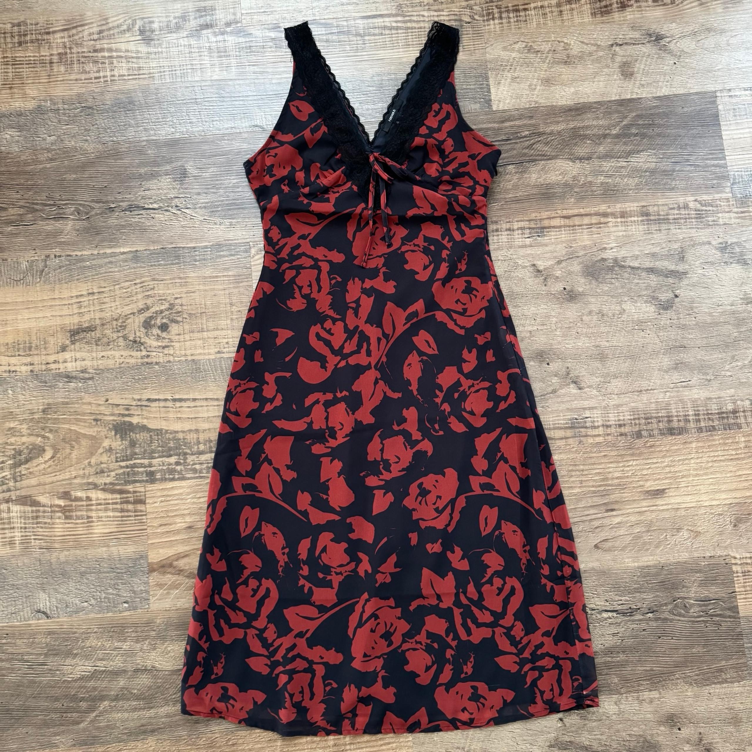 Whimsigoth Dress XS Forever 21 Maxi Red Black Lace V Neck Sleeveless Goth Sexy