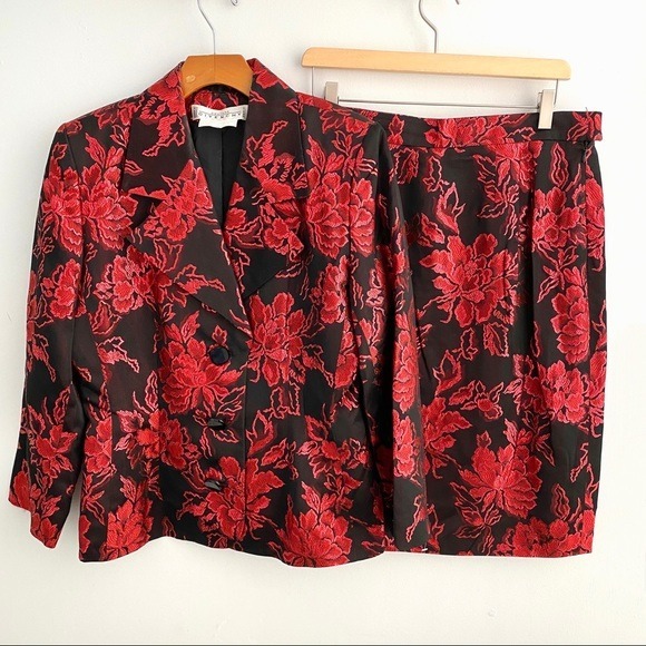 Givenchy Vintage Red Black Floral Metallic Skirt Suit size 42