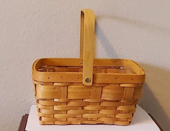 Single Swing Handle Splint Wood Rectangular 8” x 10” Basket with Plastic Insert