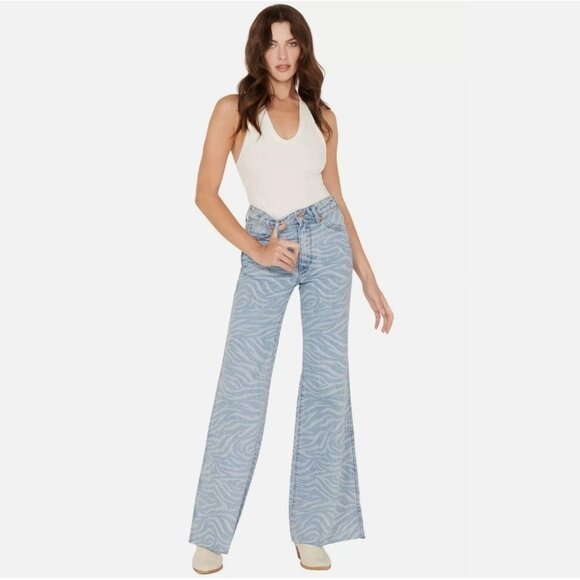 NWT WRANGLER WOMEN'S MEOW LASER TIGER PRINT WANDERER FLARE JEANS 31 X34
