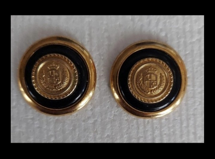 VINTAGE LIZ CLAIBORNE COAT OF ARMS PIERCED EARRINGS GOLD BLACK RARE! LIKE NEW!