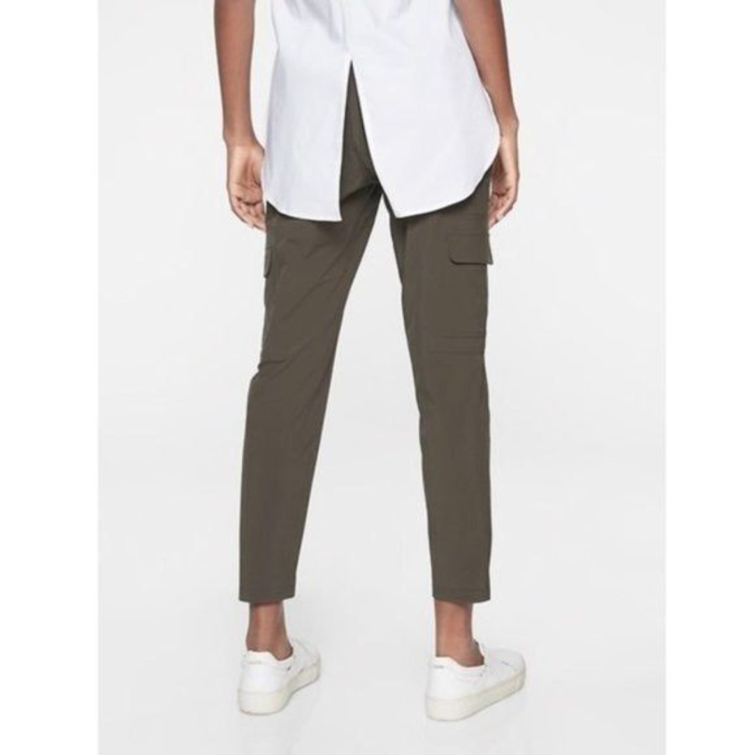 Athleta Chelsea Cargo Olive Green Straight Leg Athletic Pants 8