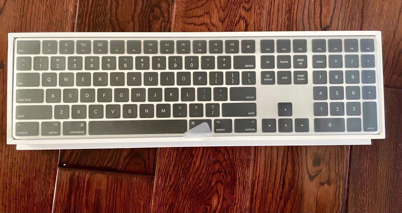 Apple A1843 Bluetooth Magic Keyboard With Numeric Keypad - Brand New Silver Blk