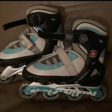 Women’s adjustable inline skates (8-9.5)
