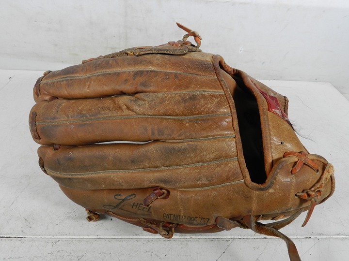 Rawlings GJ 38 Genuine Leather Baseball Glove Signed Larry Jackson 11 3/4 RHT