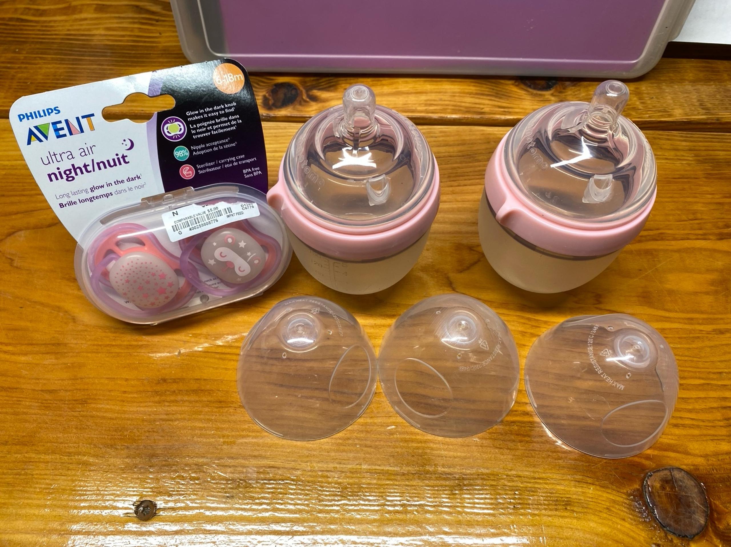 Comotomo baby silicone bottles 5 ounces - 150 ml & new pacifiers