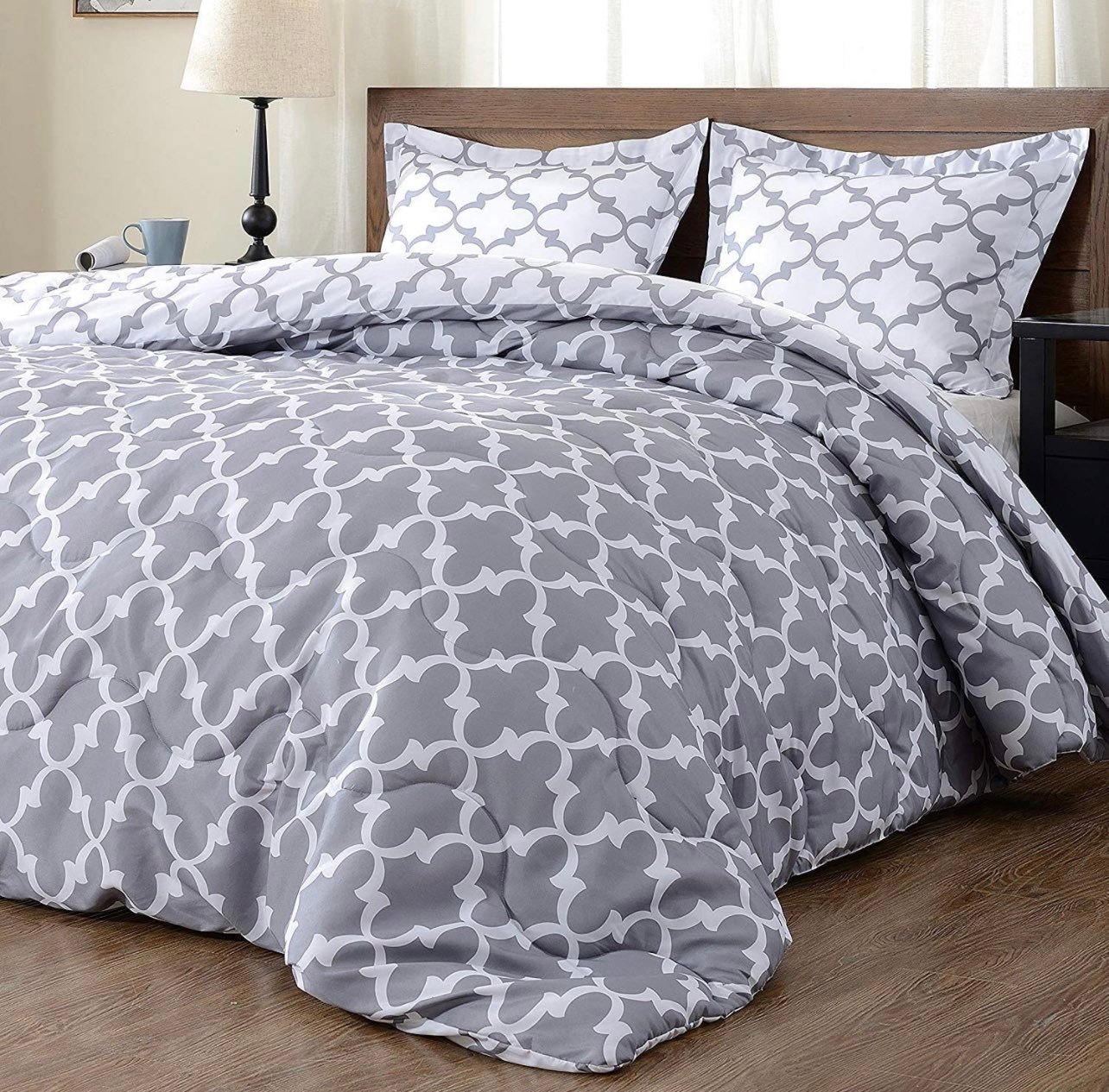 3 pidce comforter set queen size Reversi