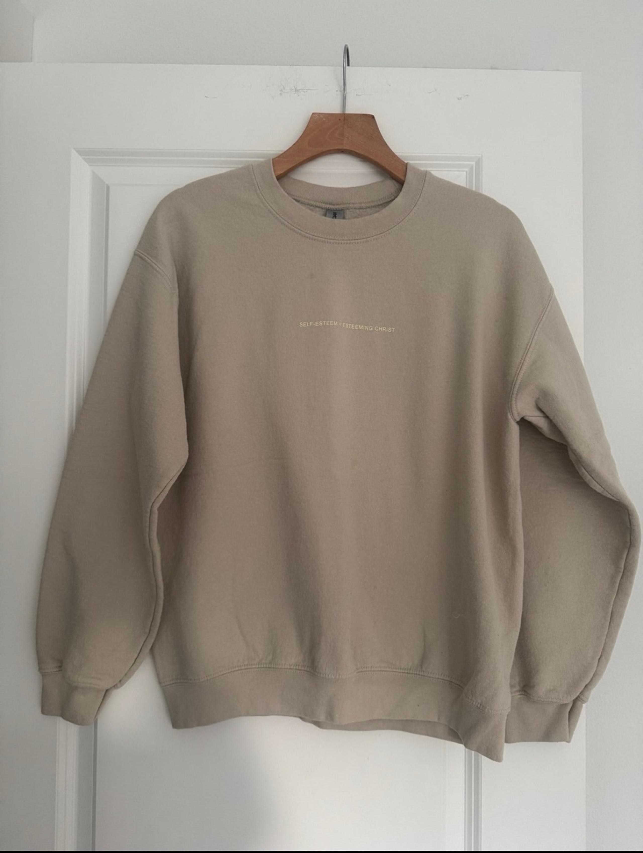 Gildan women’s faith based beige crewneck long sleeve sweater sweatshirt Medium