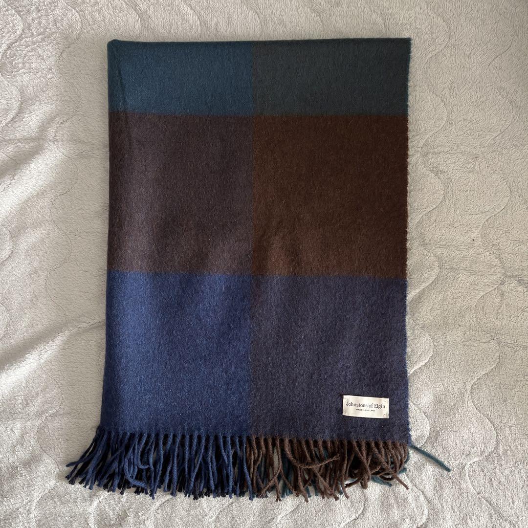 Beautiful item: Johnstons of Elgin large scarf WA56.