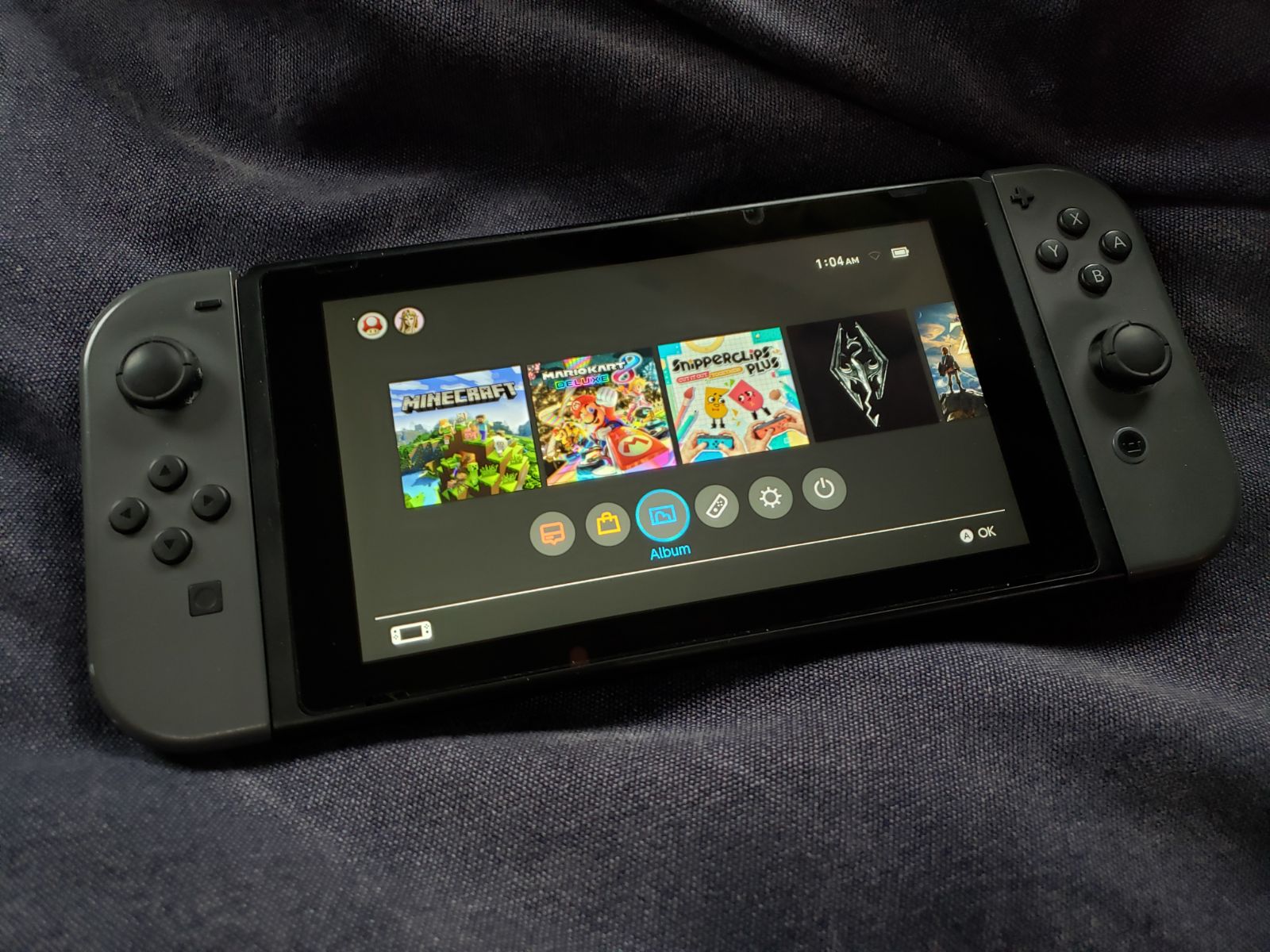 Nintendo Switch - Gray Joycons