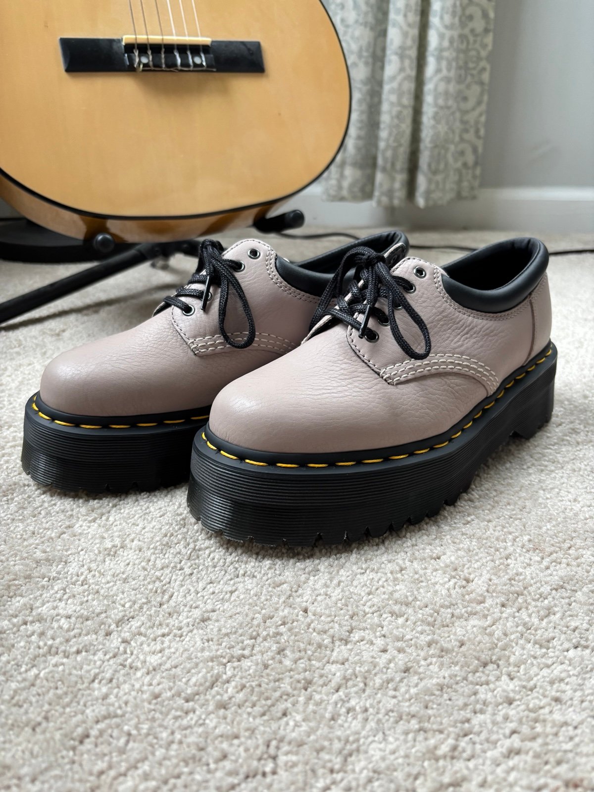 Dr. Martens BRAND NEW 8053 Taupe Leather Derby Low-Top W8 / M7
