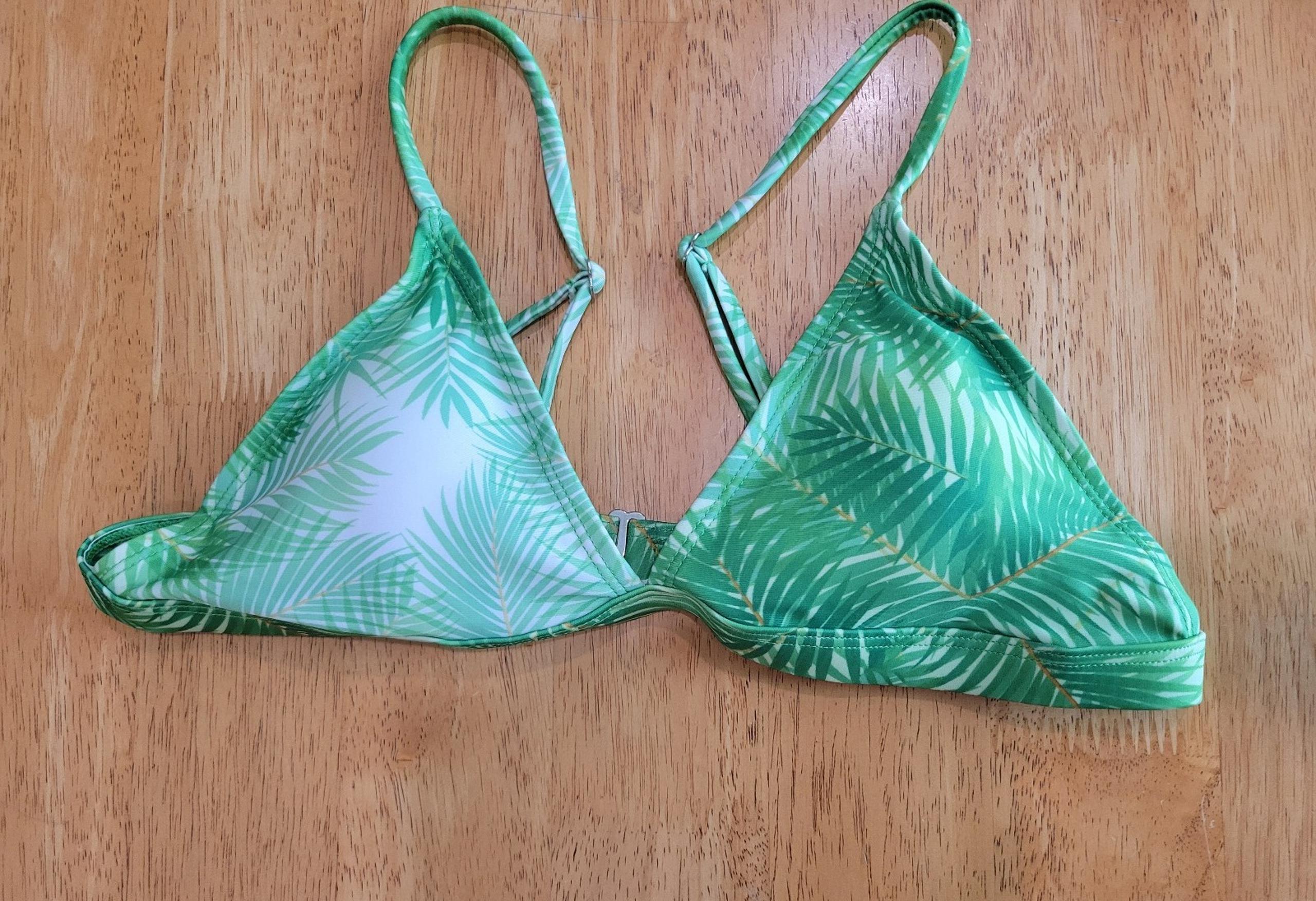 NWOT Sunny Co. Tropicana green and white bikini top