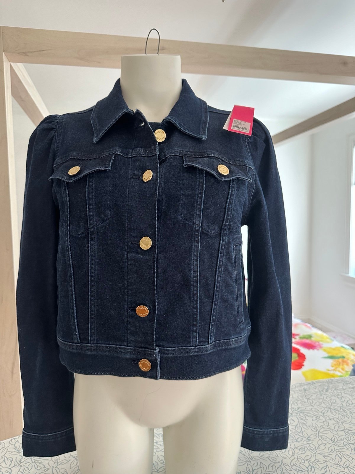 NWT lilly pulitzer Puffed Sleeve Denim M jacket . Rare .