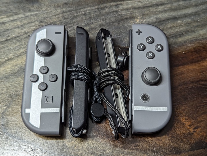 Super Smash Bros. Ultimate Limited Edition Joycons + Wrist Straps x2!