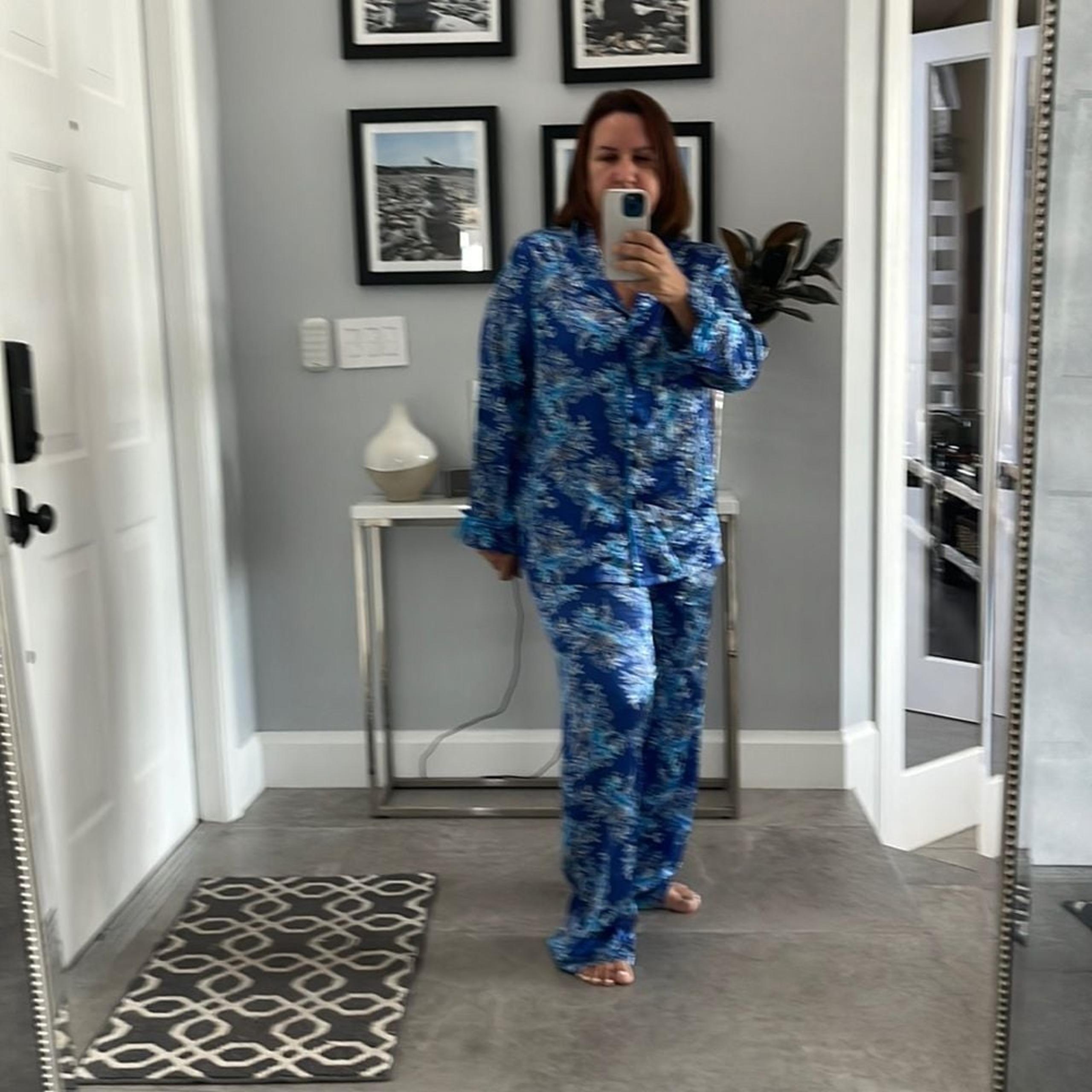 Morgan Taylor 2 piece set pajamas long sleeve button down