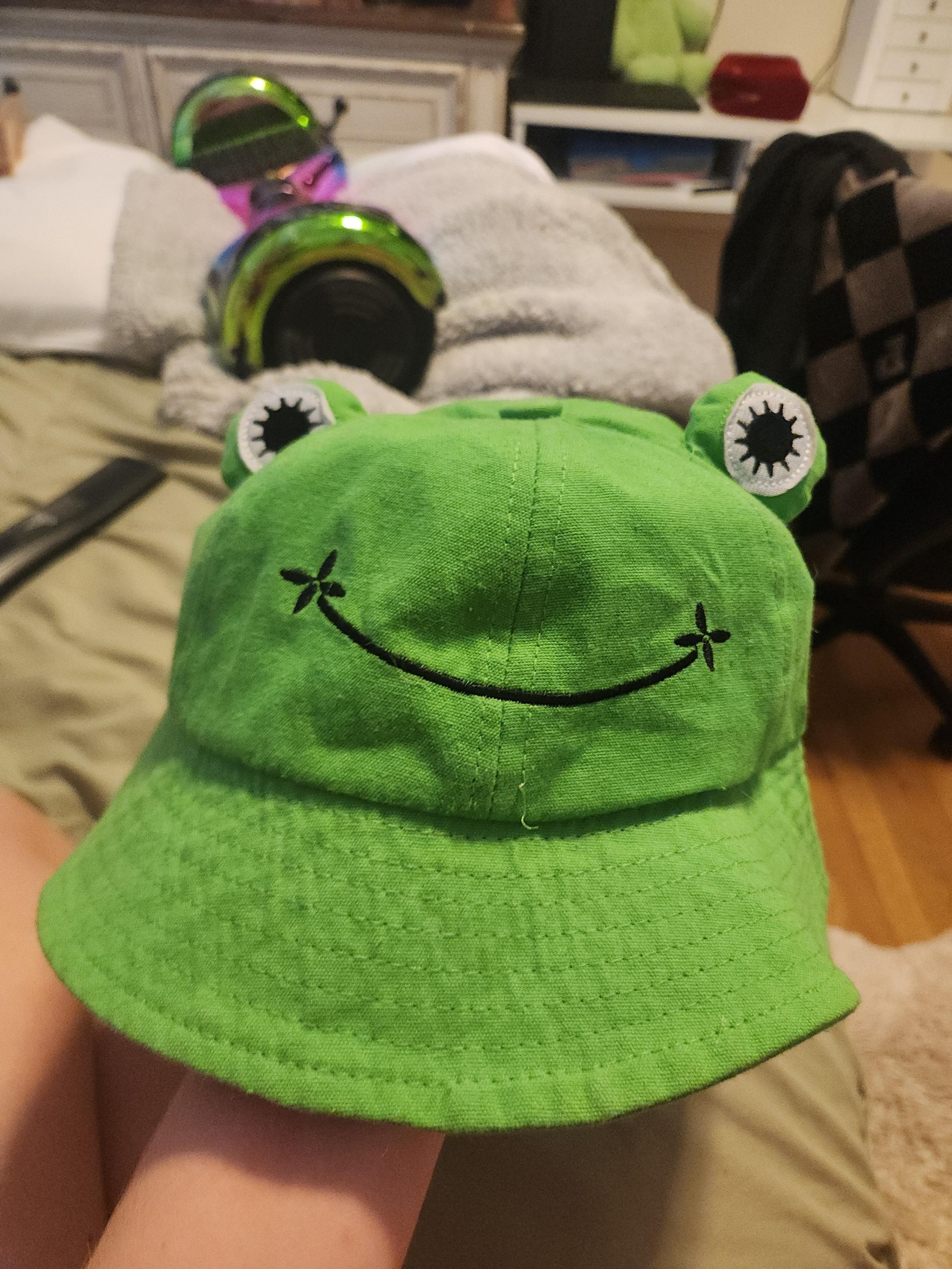 Frog bucket hat