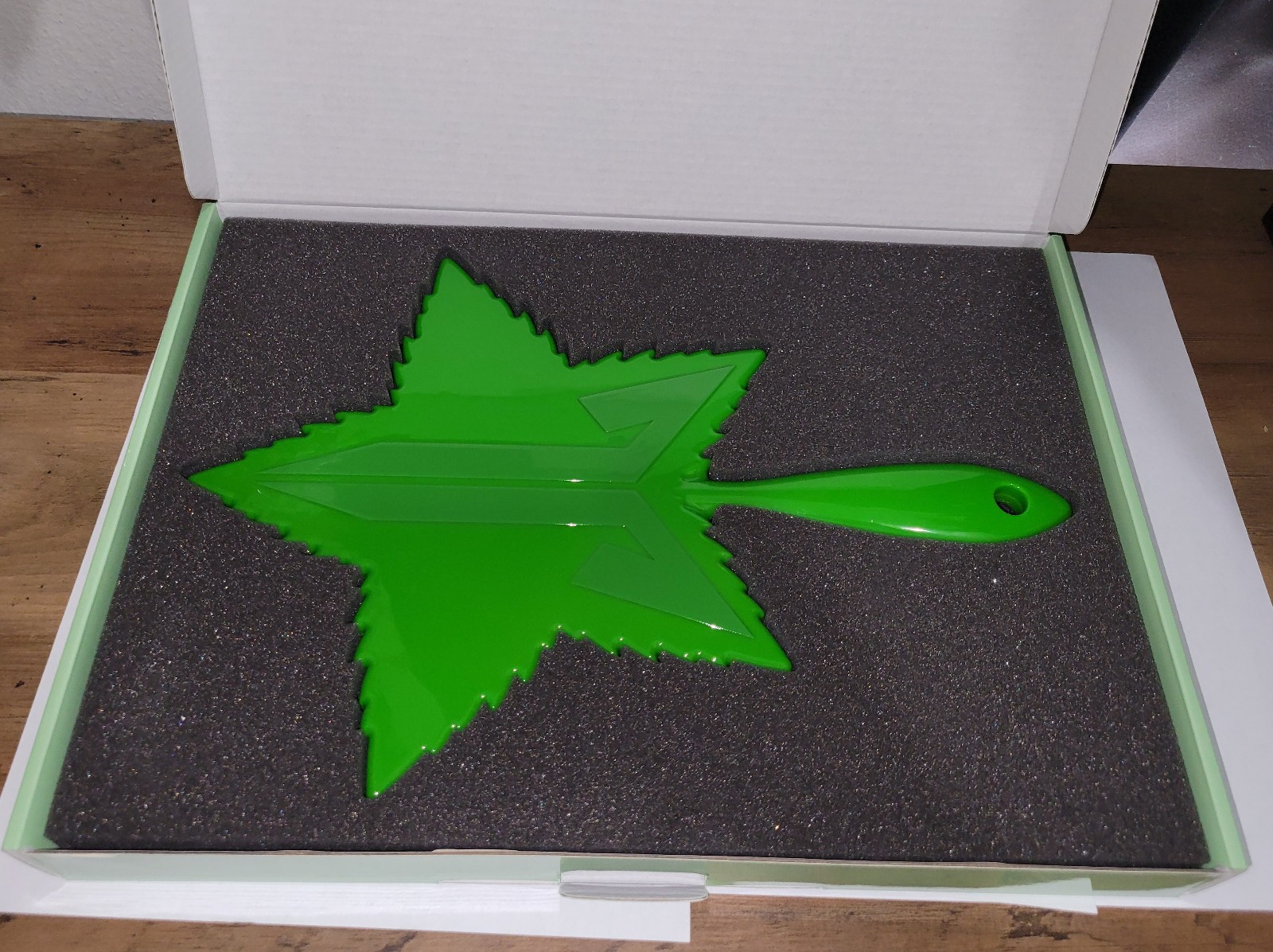 NEW Rare JEFFREE STAR Cosmetics Green Leaf Hand Mirror