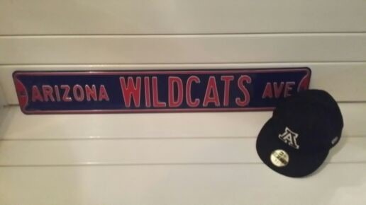 UNIVERSITY OF ARIZONA WILDCAT AVENUE WALL PLATE & UofA Hat Both Sold Together