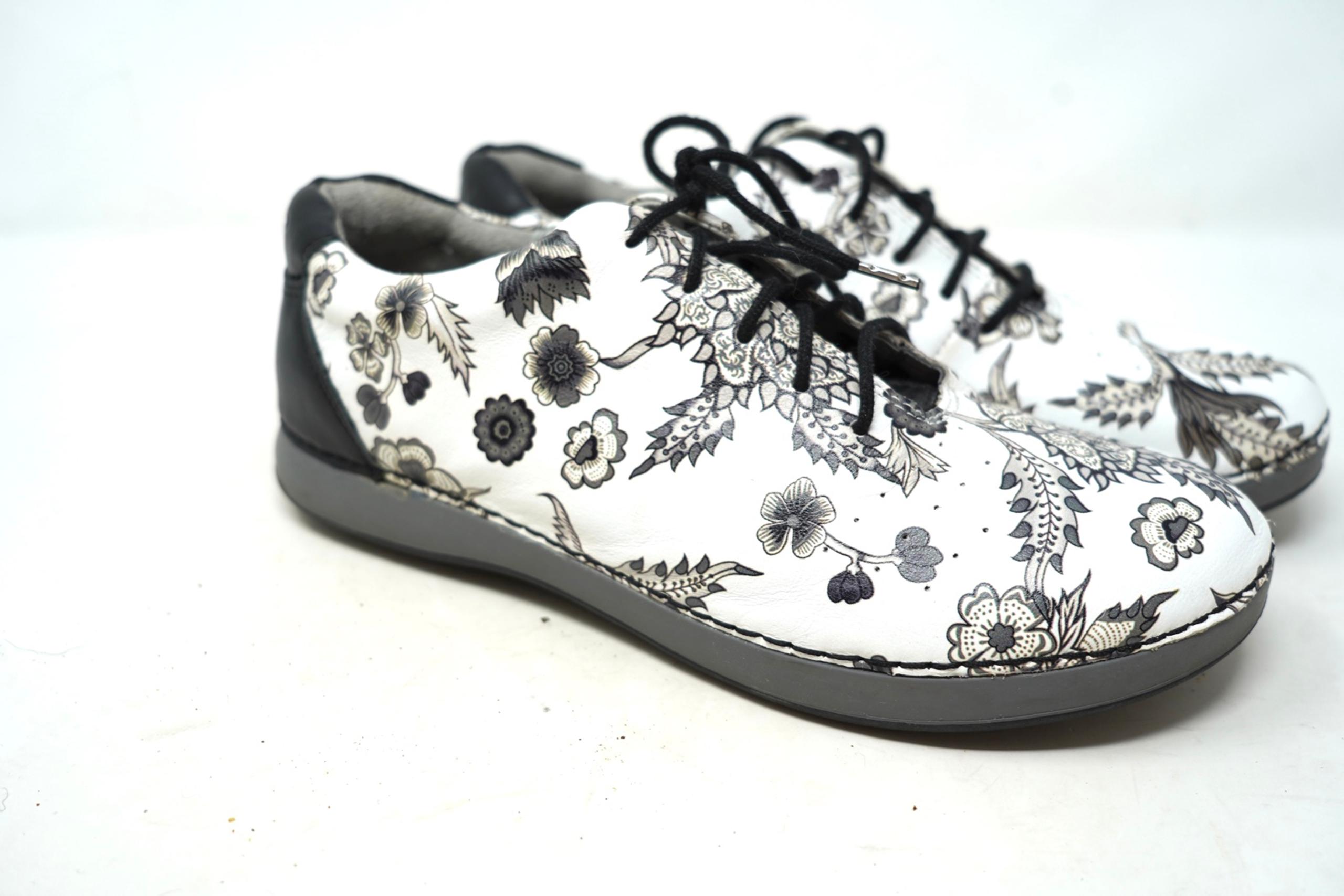 TRAQ by Alegria Lace Up Casual Sneakers Floral White Black size 40 US 9.5