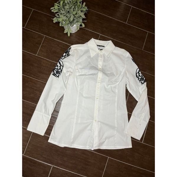 Juliette white with black embroidered button down sz small