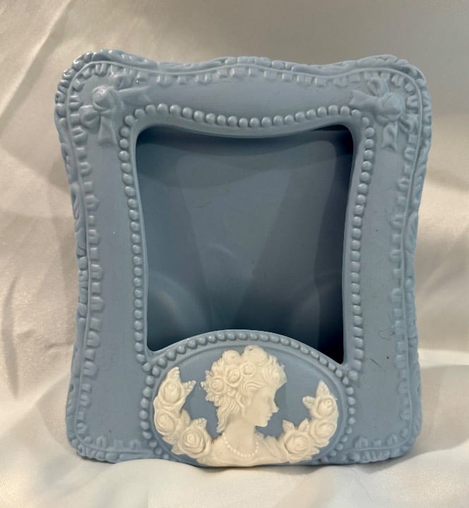 Vintage Victorian Ceramic Cameo Picture Frame