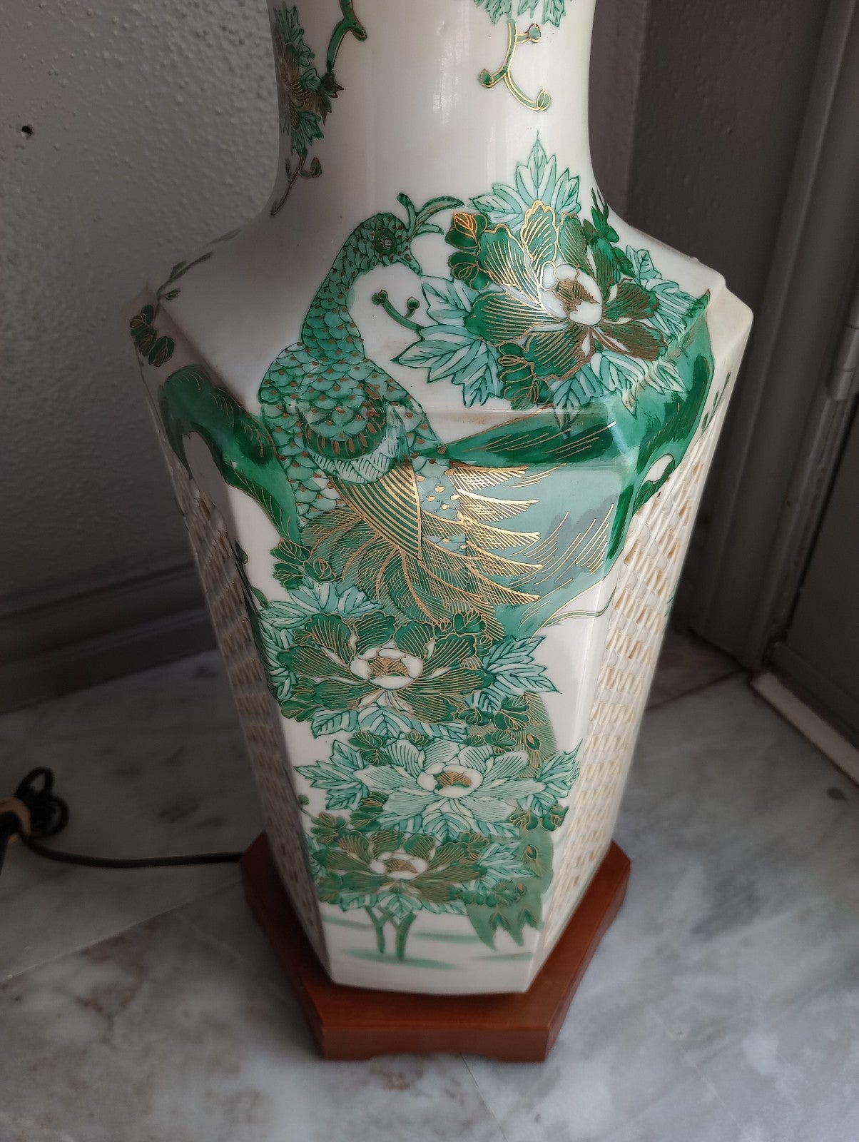 Large Japan Genuine Kutani Handpainted Porcelain Vase Table Lamp