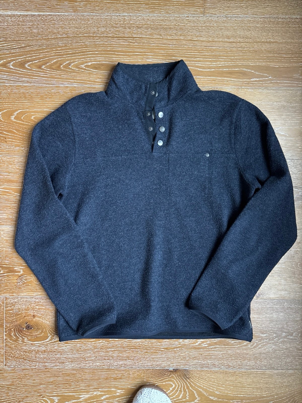 vuori mens pullover