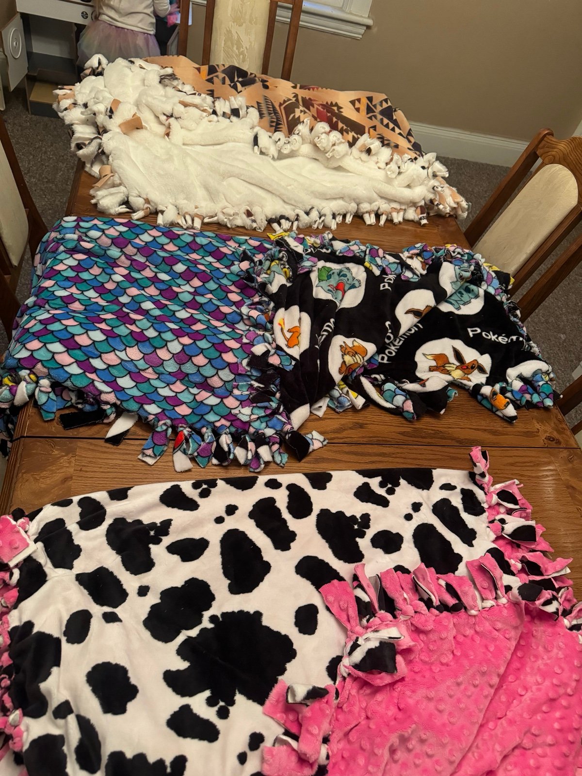 Tie knot blankets