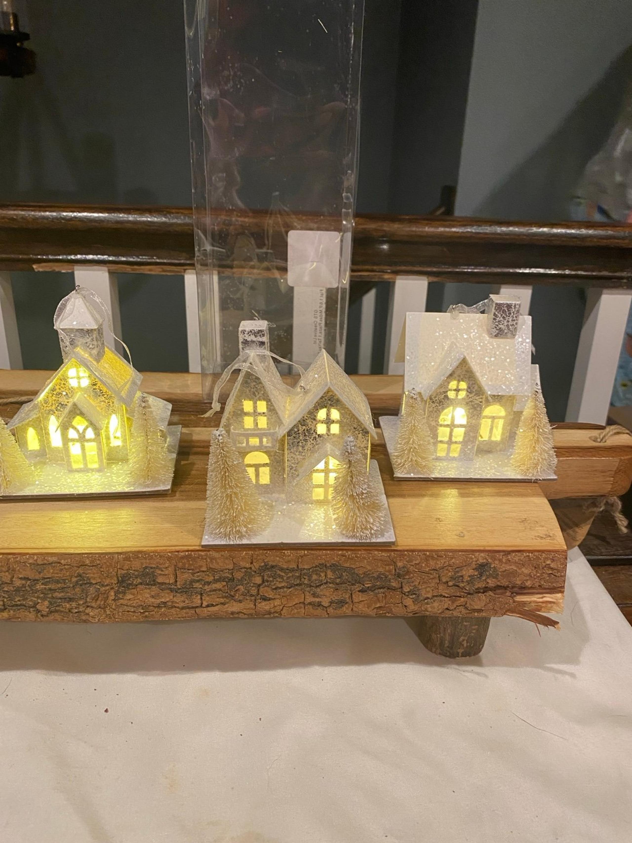 NEW Martha Stewart set of 3 LED Chrismas house decorations (white/silver)