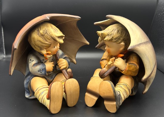 Hummel LARGE 8" 1950s Umbrella  Girl& Boy