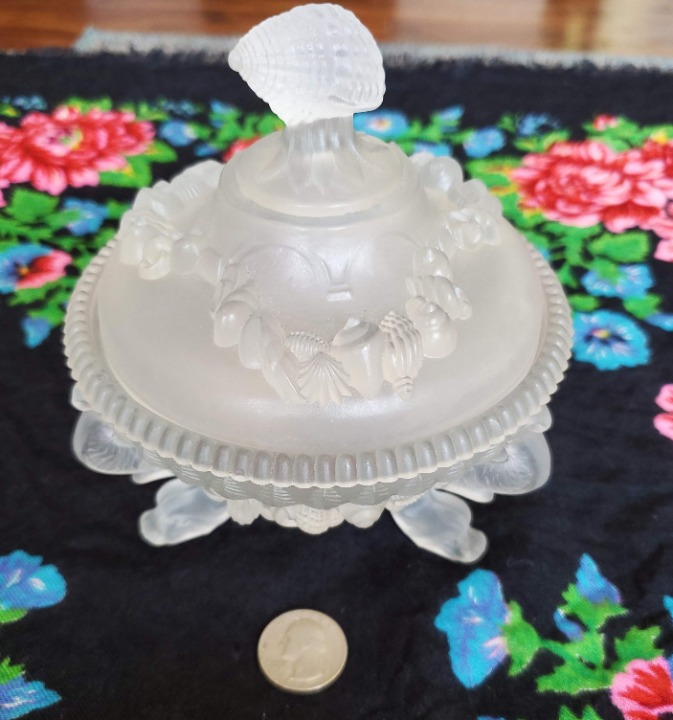 Trinket dish - Adorned with Shells