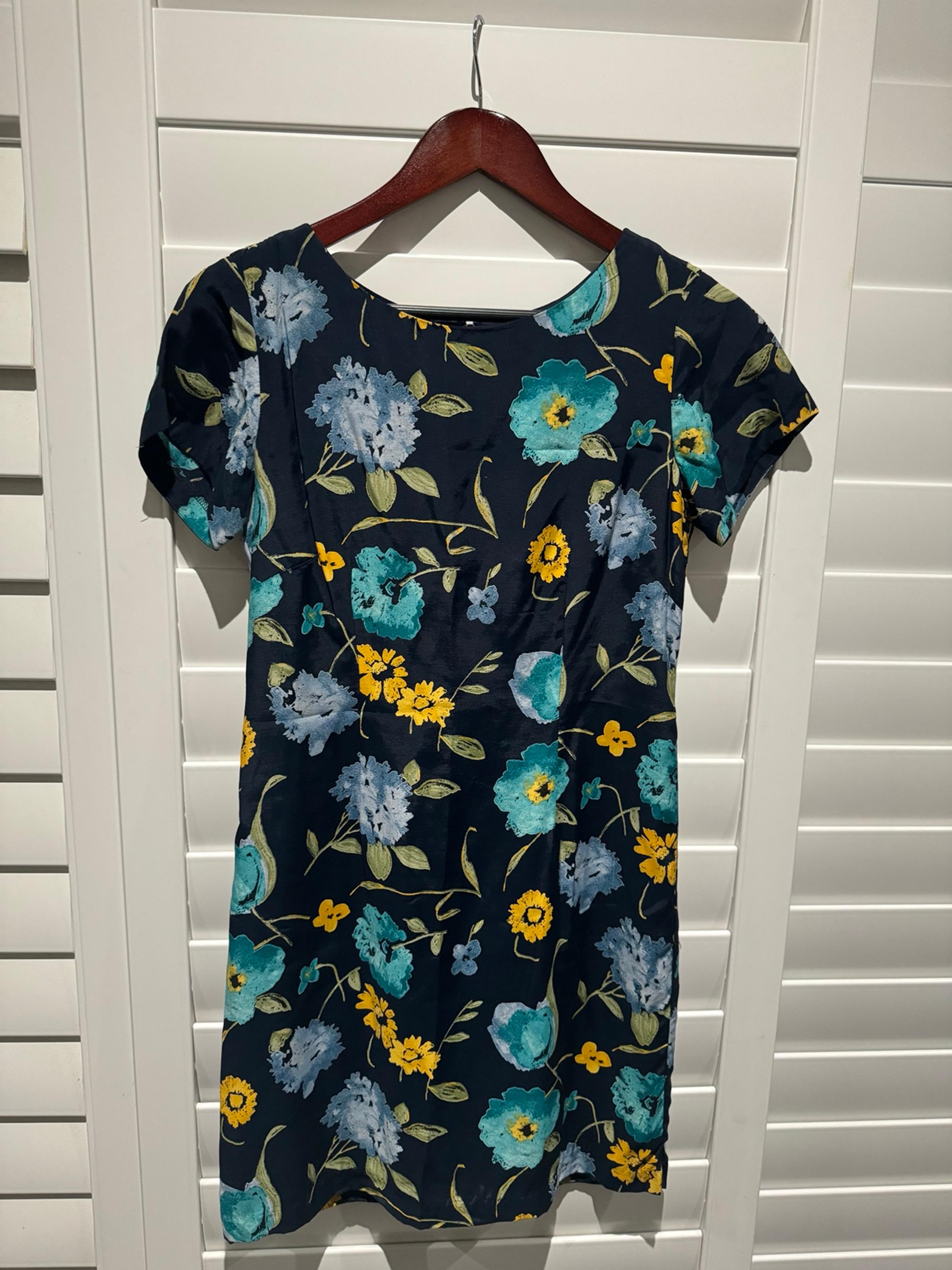Vintage Rabbit Rabbit Rabbit Designs. Short Sleeves. Petite Size 4. Floral.