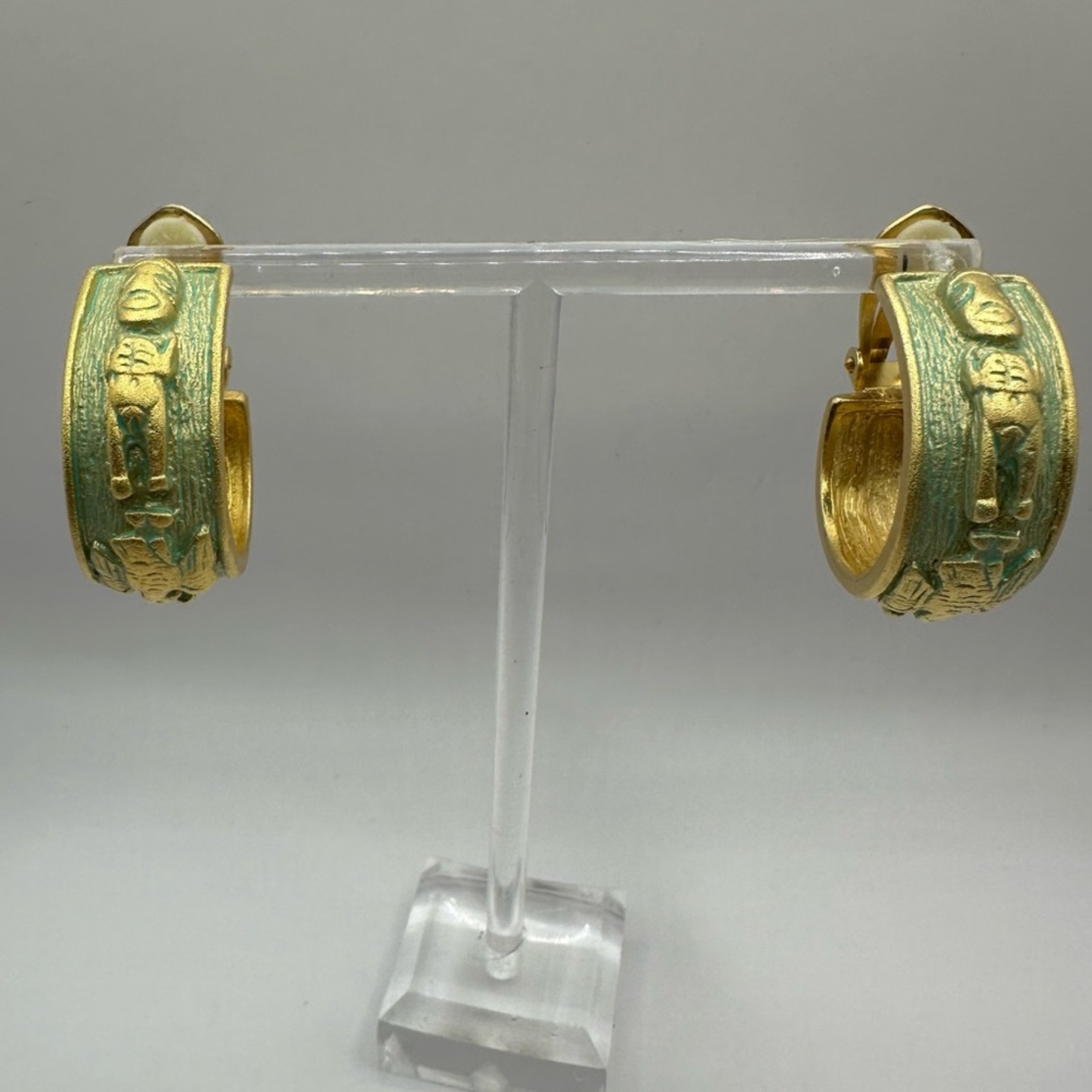 Vintage Green Verdis Gold Clip On Earrings Archeological Theme VTG