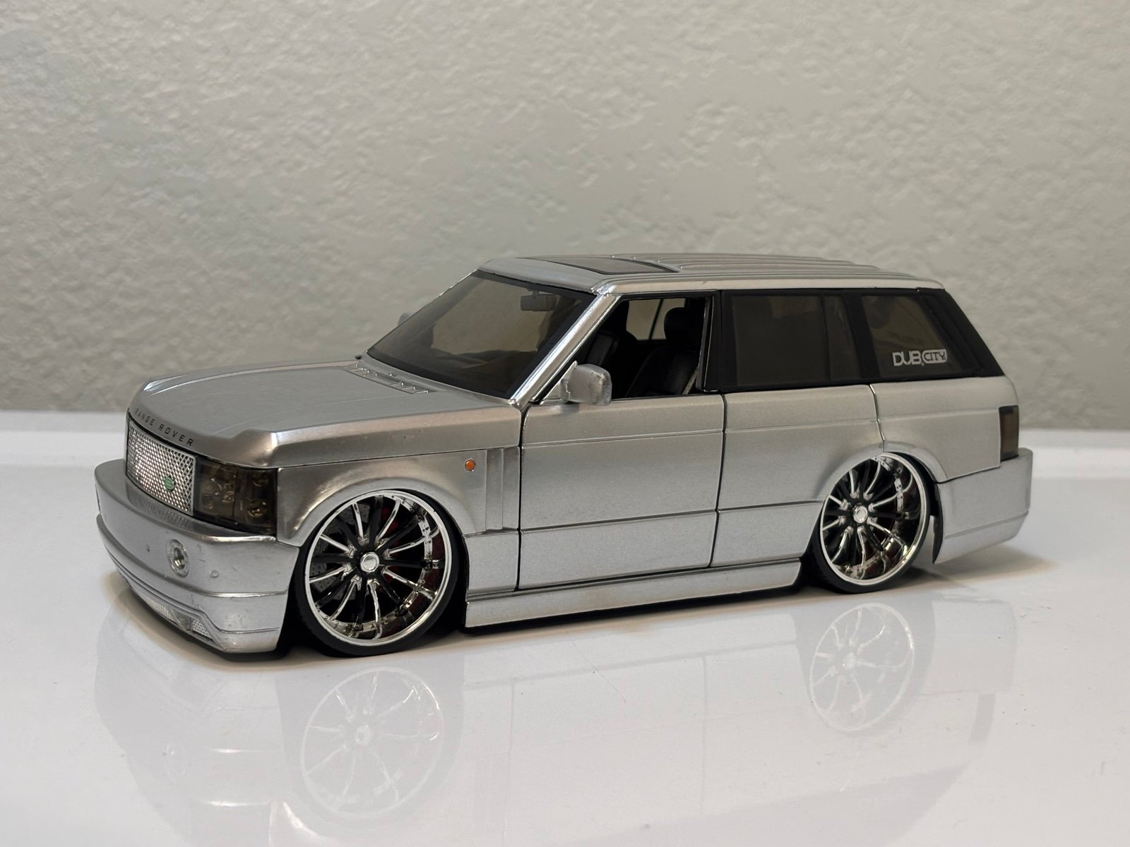 2005 Range Rover SUV Euro Spec Jada Toys 1:24 Diecast Model Silver
