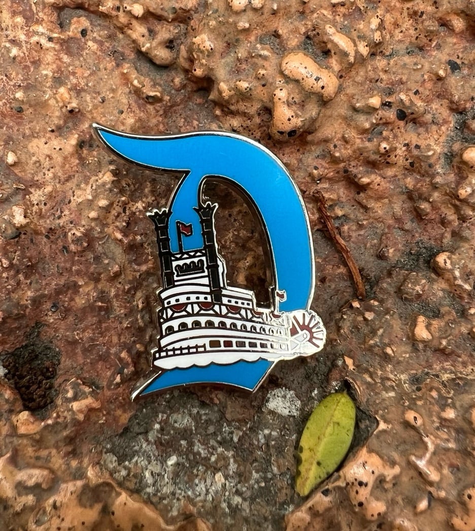 Disneyland D Rivers of America Mark Twain Steamboat Key to Disneyland Pin 2025