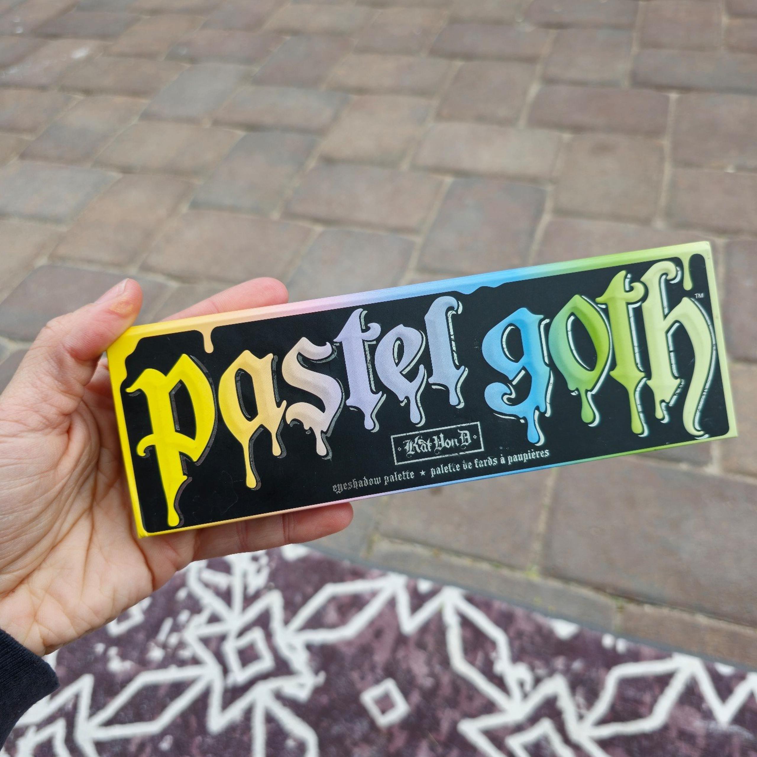 Kat Von D Makeup Palette "Pastel Goth"
