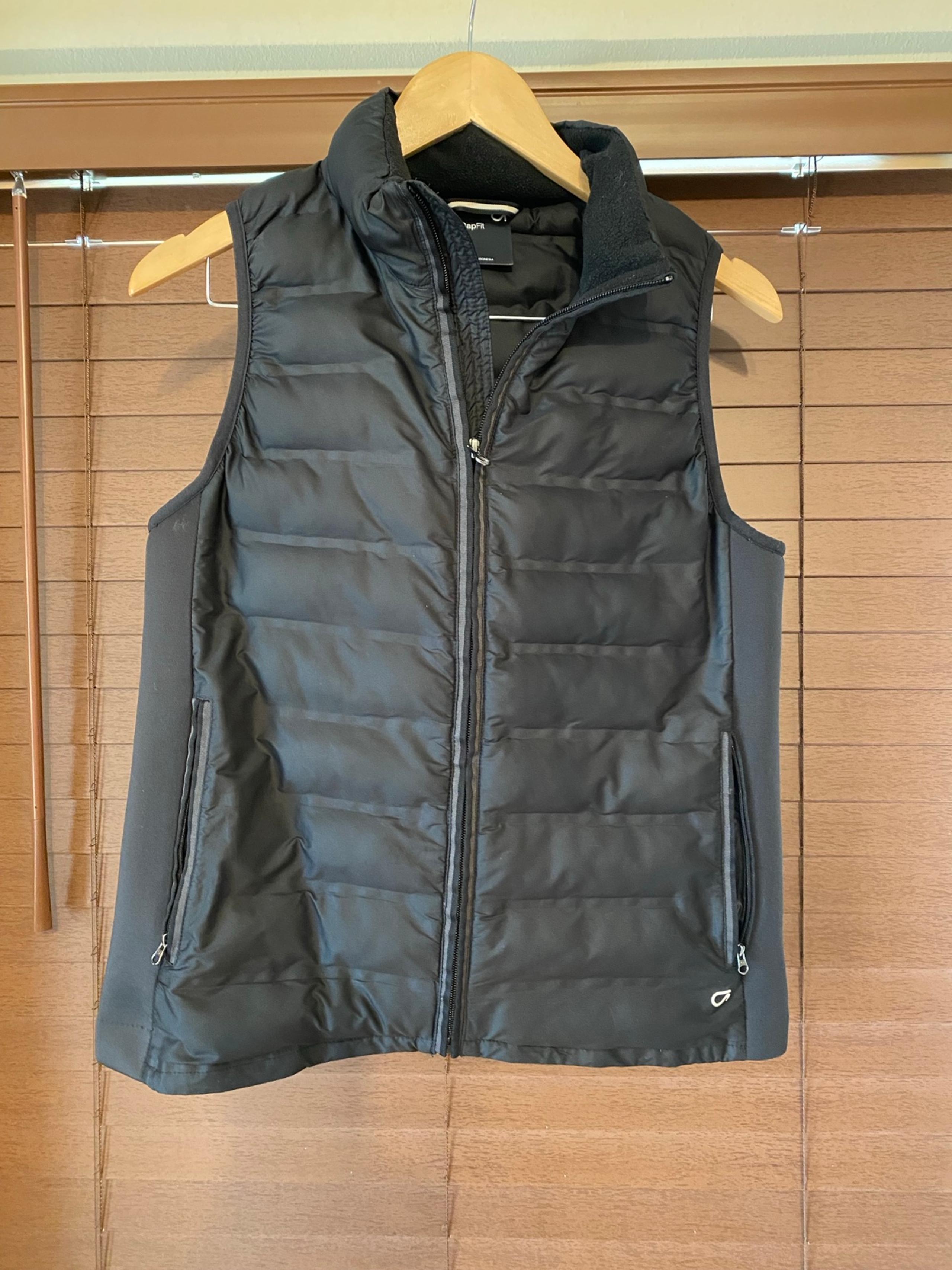 Gap Fit Black Puffer Vest M medium