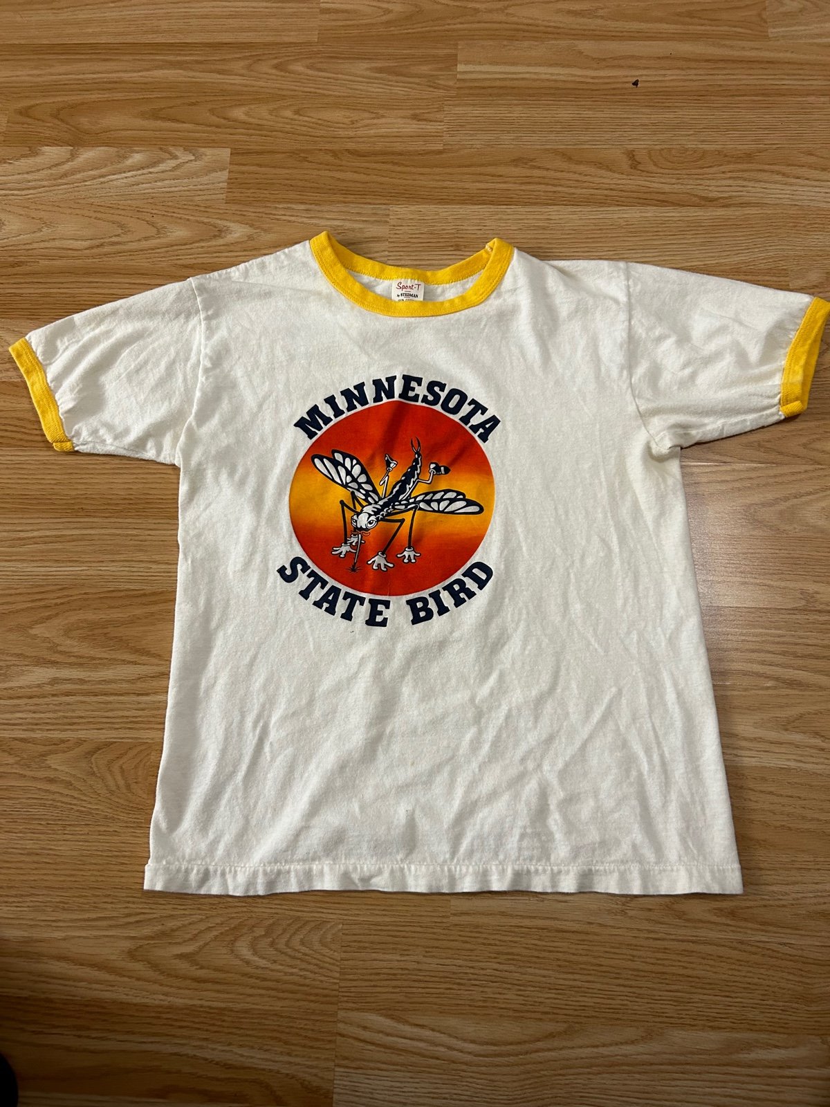 Rare vintage 70s/80s Minnesota state bird mosquito women’s T shirt in amazing co