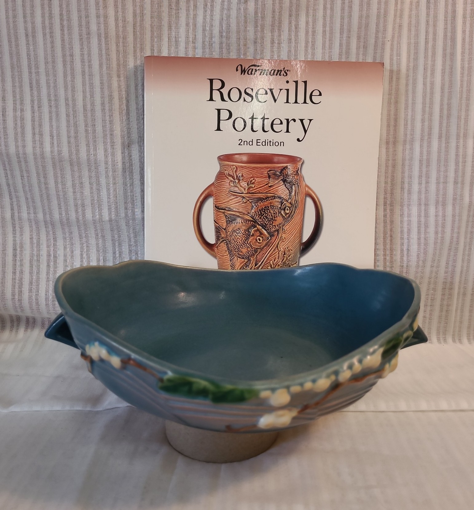 Vtg Roseville Pottery Blue Snowberry 1BL-8 Bowl