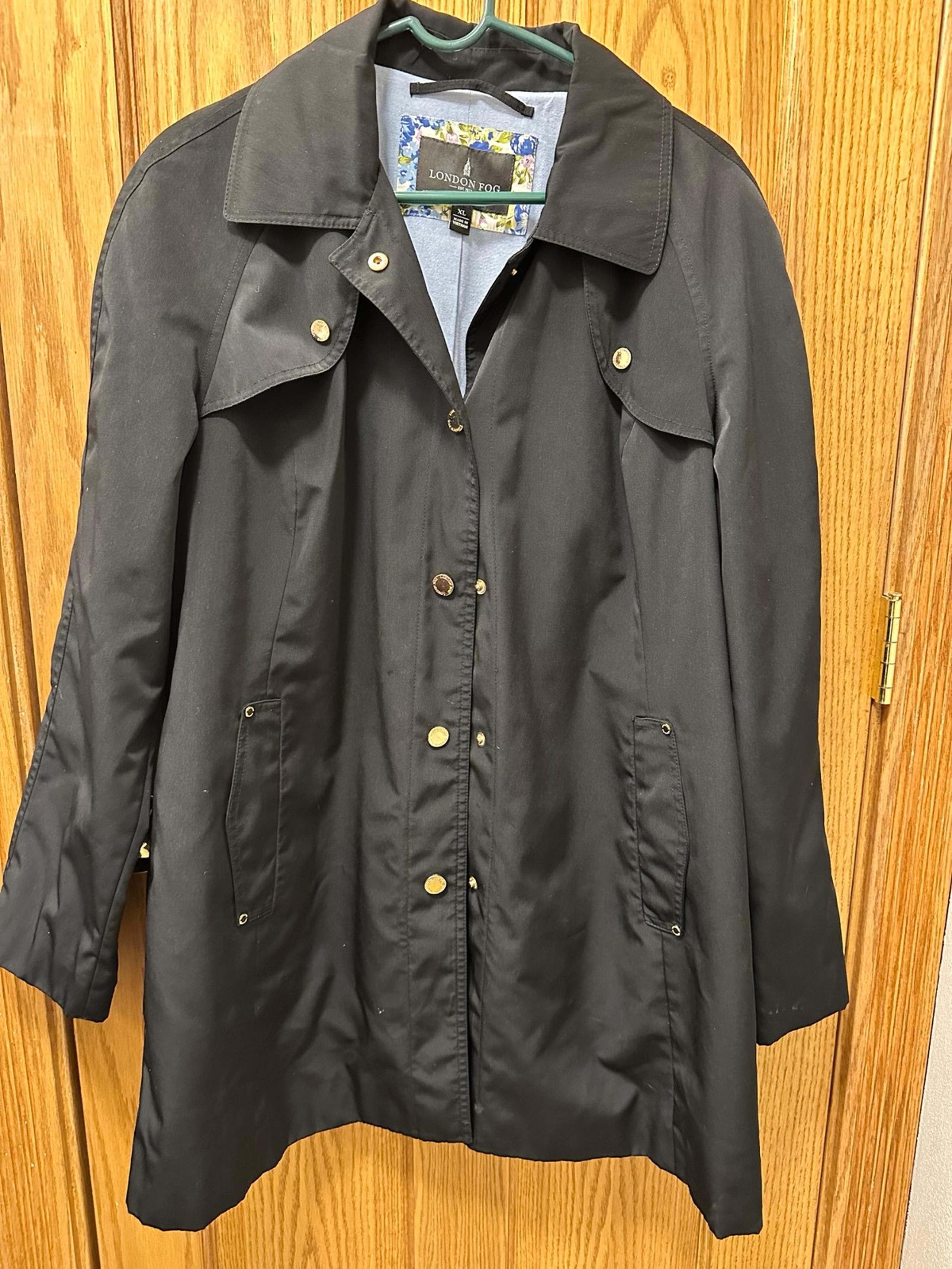 London Fog Women's Raincoat/Jacket Size XL