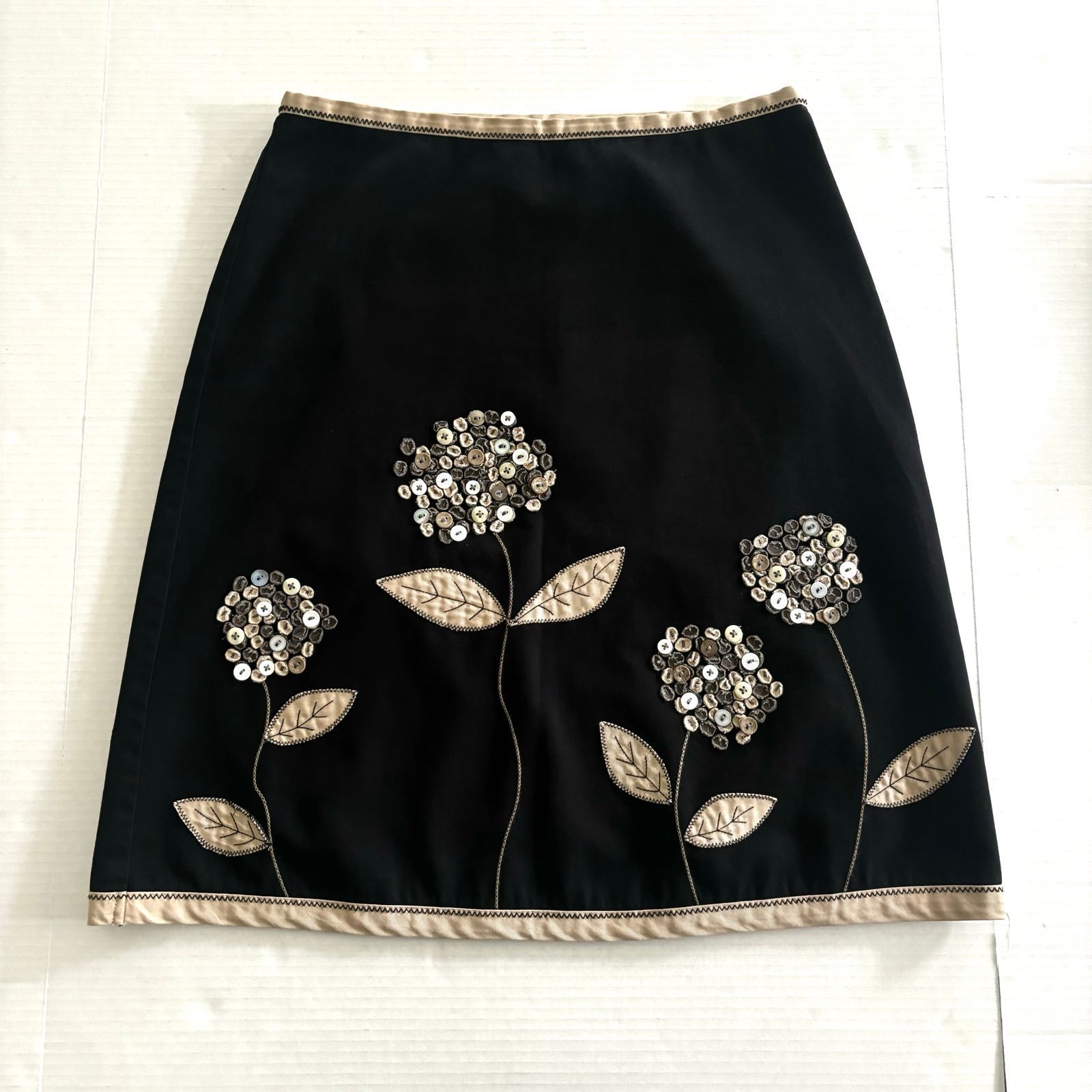 BODEN Floral Button Appliqué A-Line Black Lined Skirt Women’s Size 10R