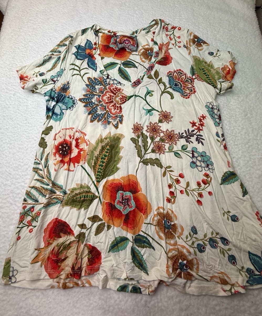 Johnny Was Women's Short sleeve T-shirt Tops Blouse Sz M Floral Lightweight