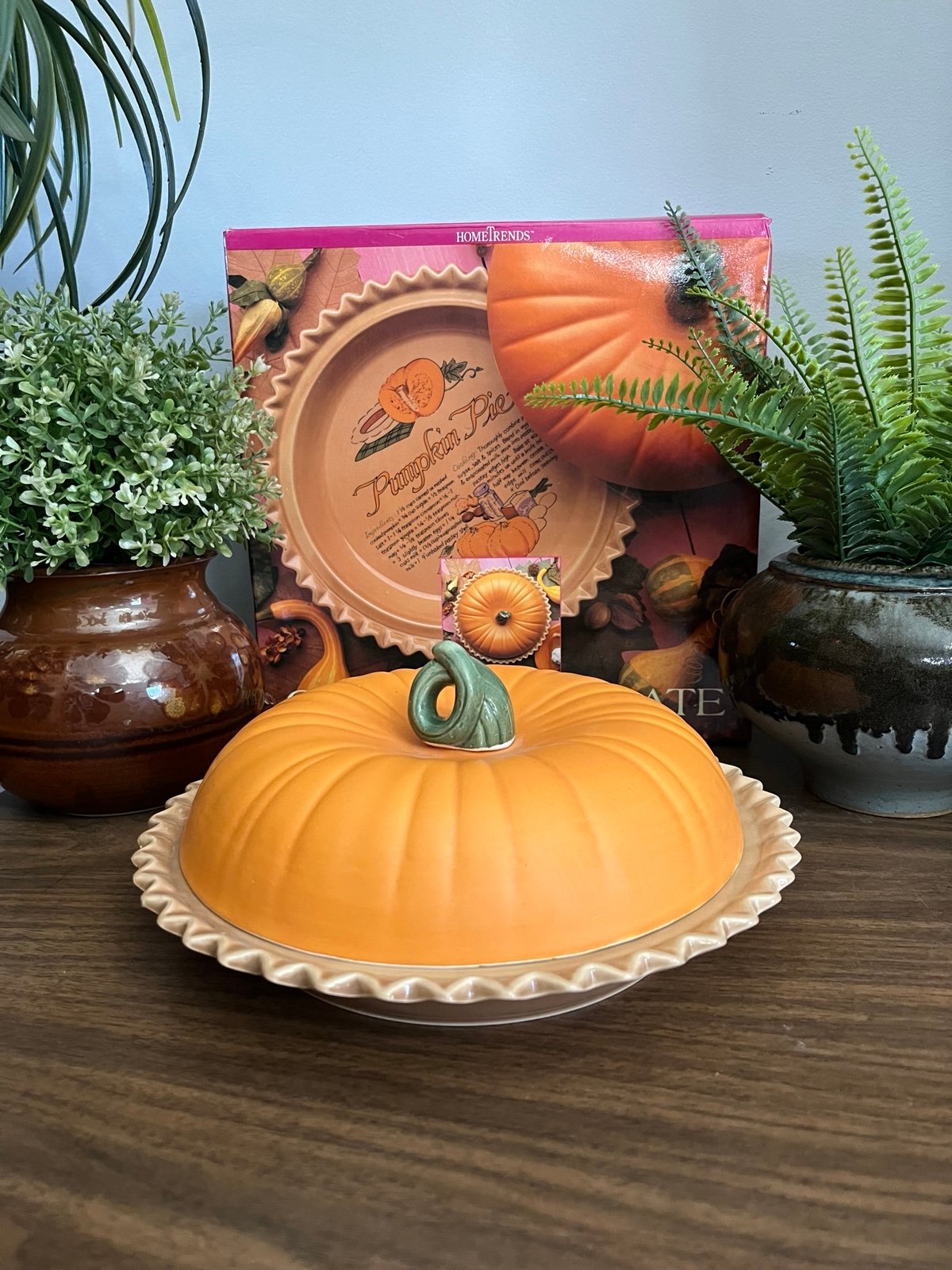 Vtg HomeTrends Ceramic Autumn Farmhouse Pumpkin Pie Lidded Recipe Dish w/ Box