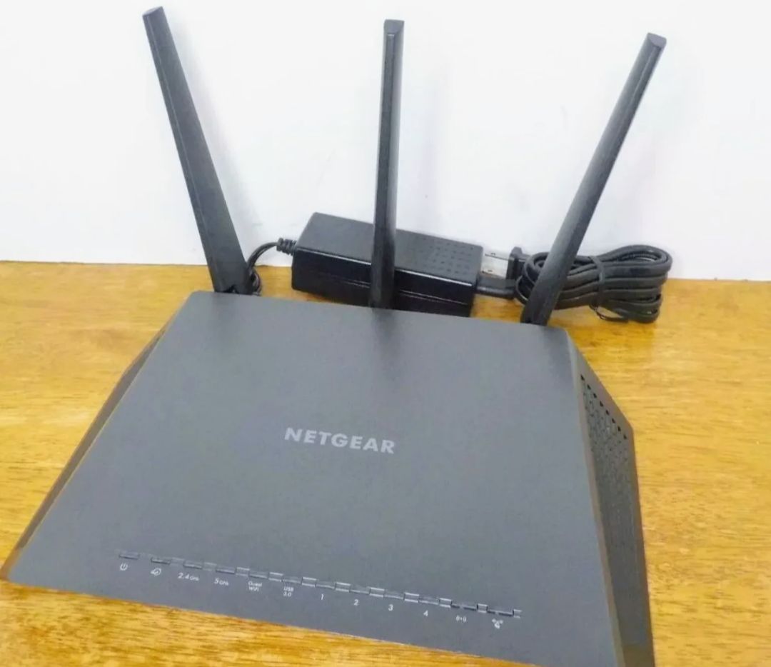 NETGEAR Nighthawk Smart Dual-Band WiFi Gigabit Router AC1900