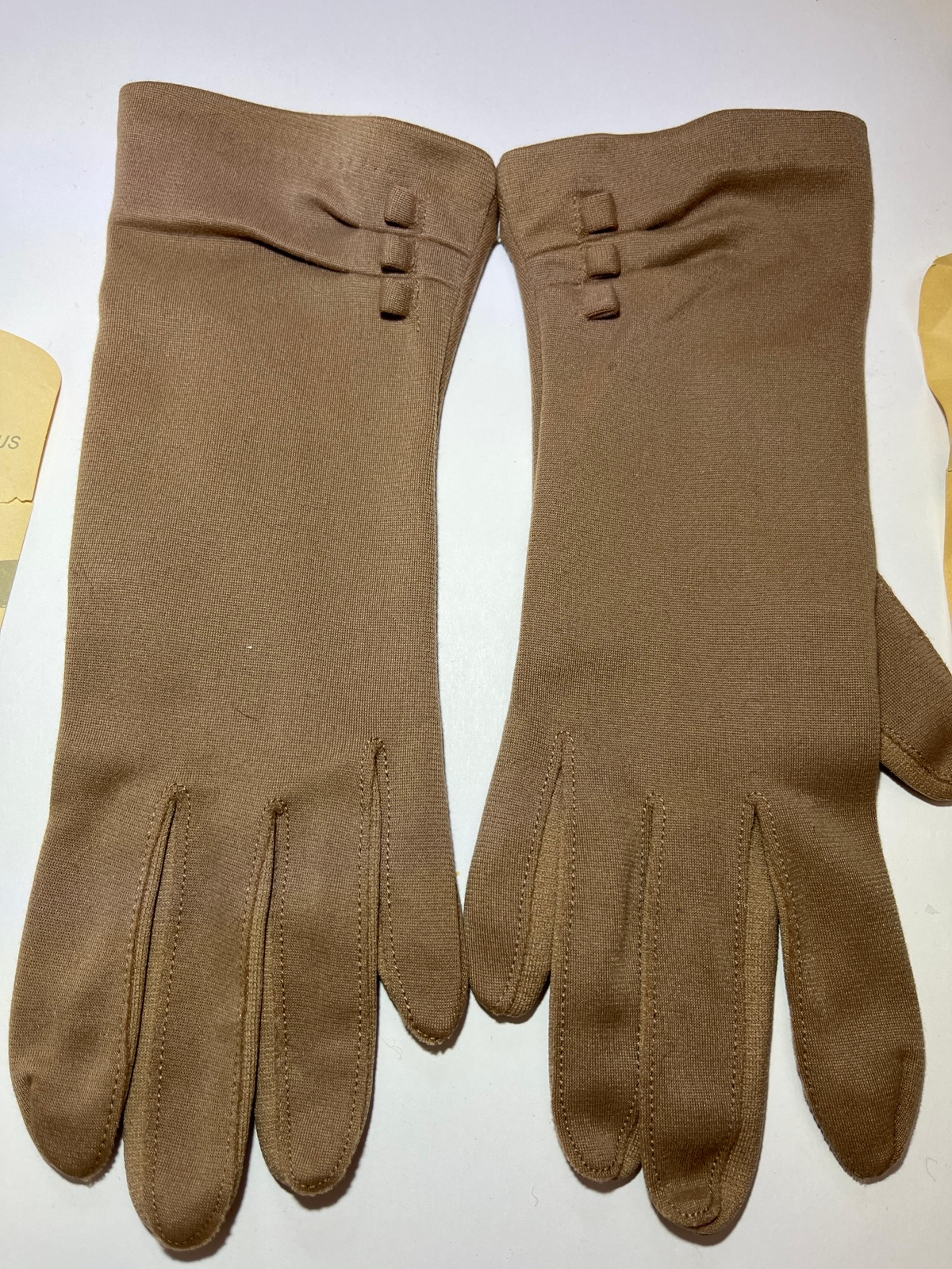 1960s Vintage Fownes Taupe Brown Nylon Knit Wrist Gloves-NWT