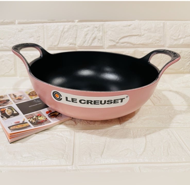 Le Creuset Balti Dish Cast Iron black interior