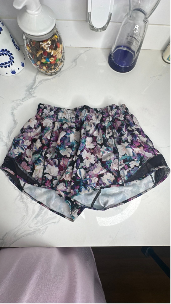 Lululemon Hottie Hot Shorts Size 6