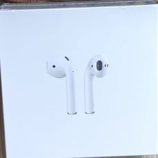 AirPods With wireless Charging Case